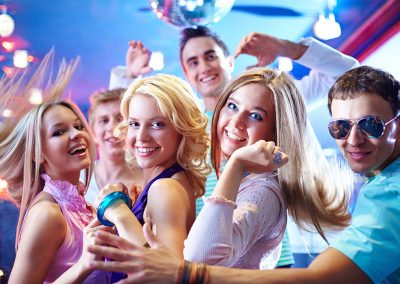 Weddings Parties Entertainment – Magic Mirror Photo Booth